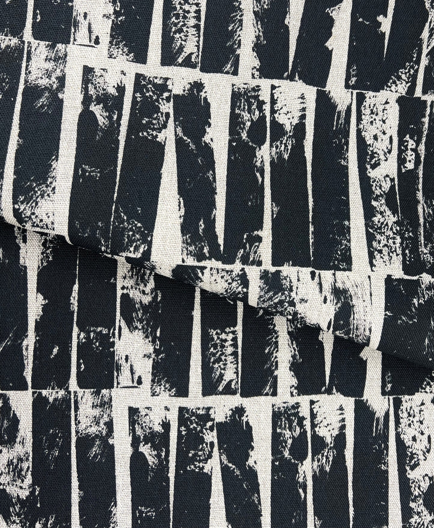 Otis - Black Charcoal
