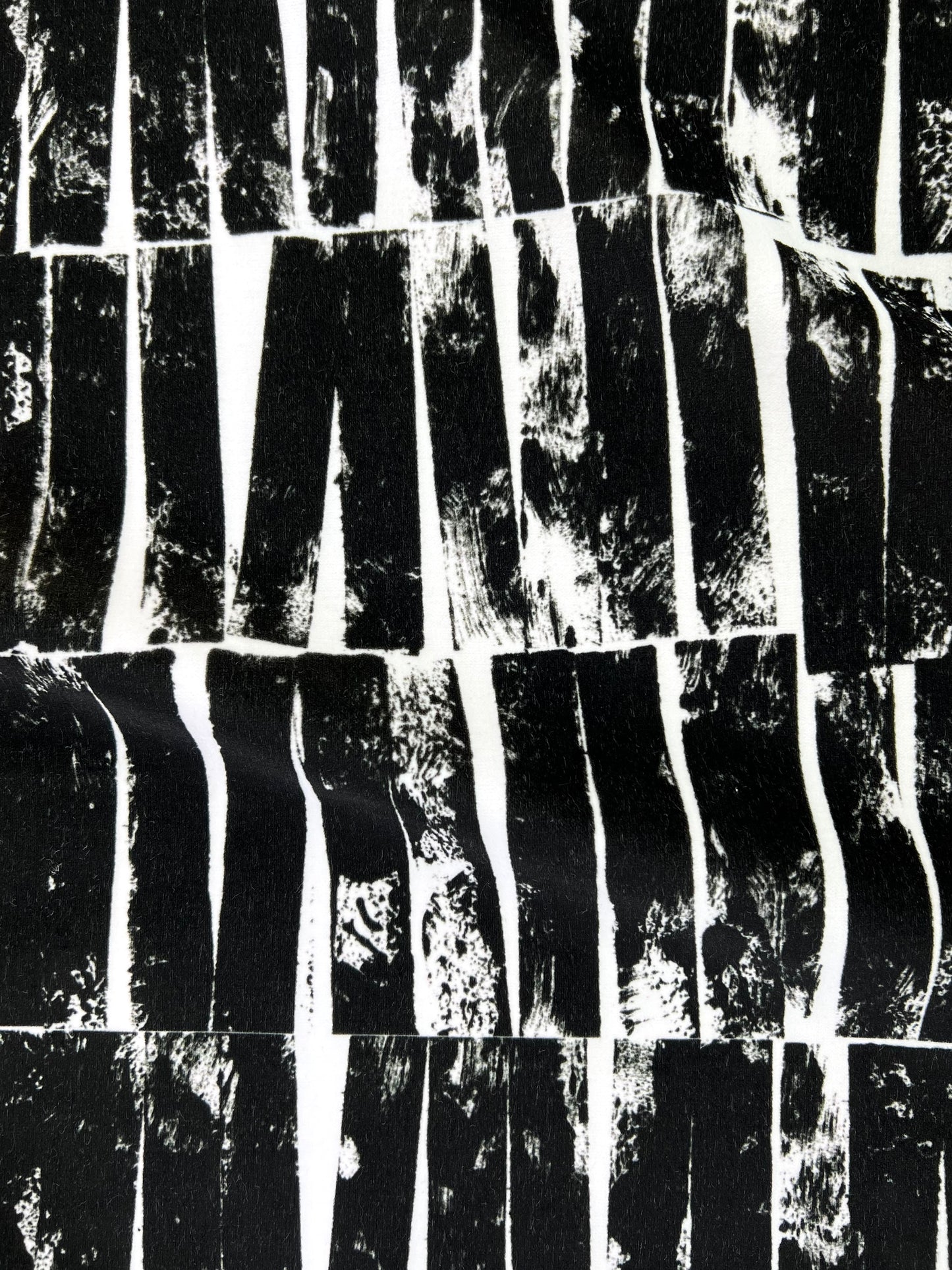 Otis - Black Charcoal