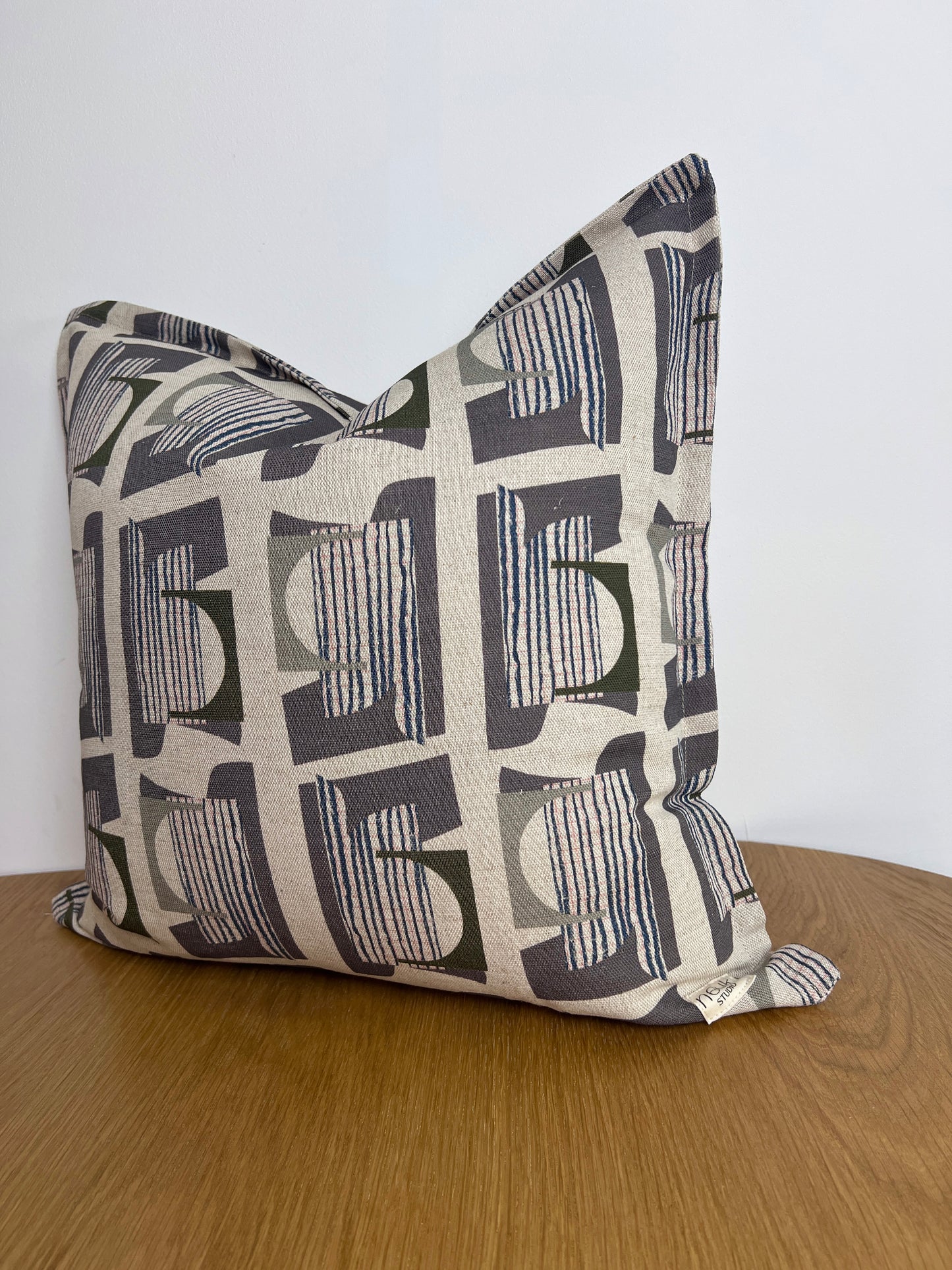 Mirren - Fig linen cushion