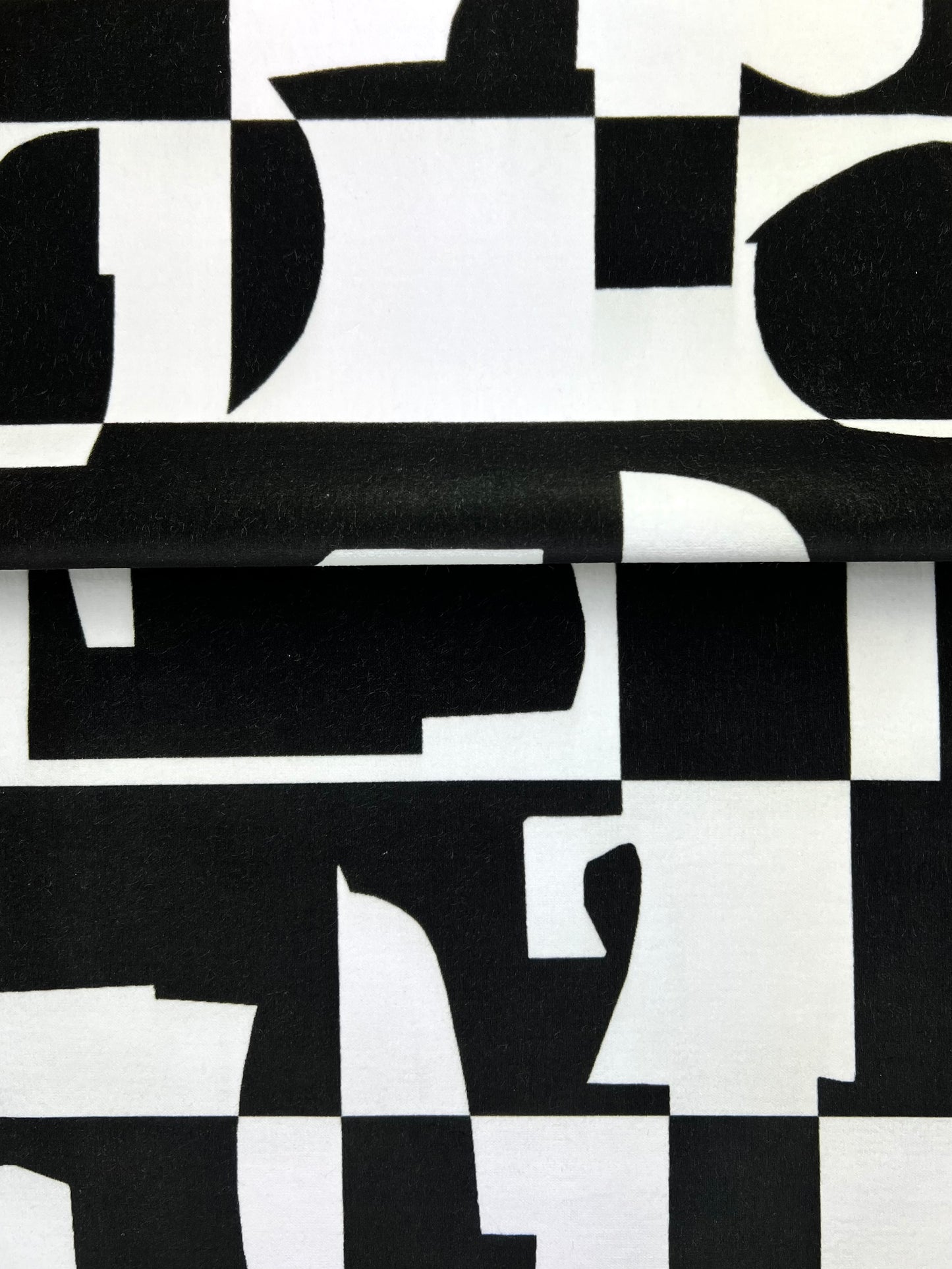 Arlo - Black Charcoal