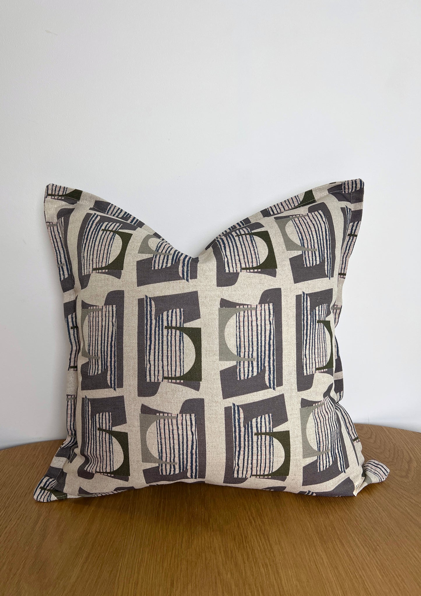 Mirren - Fig linen cushion