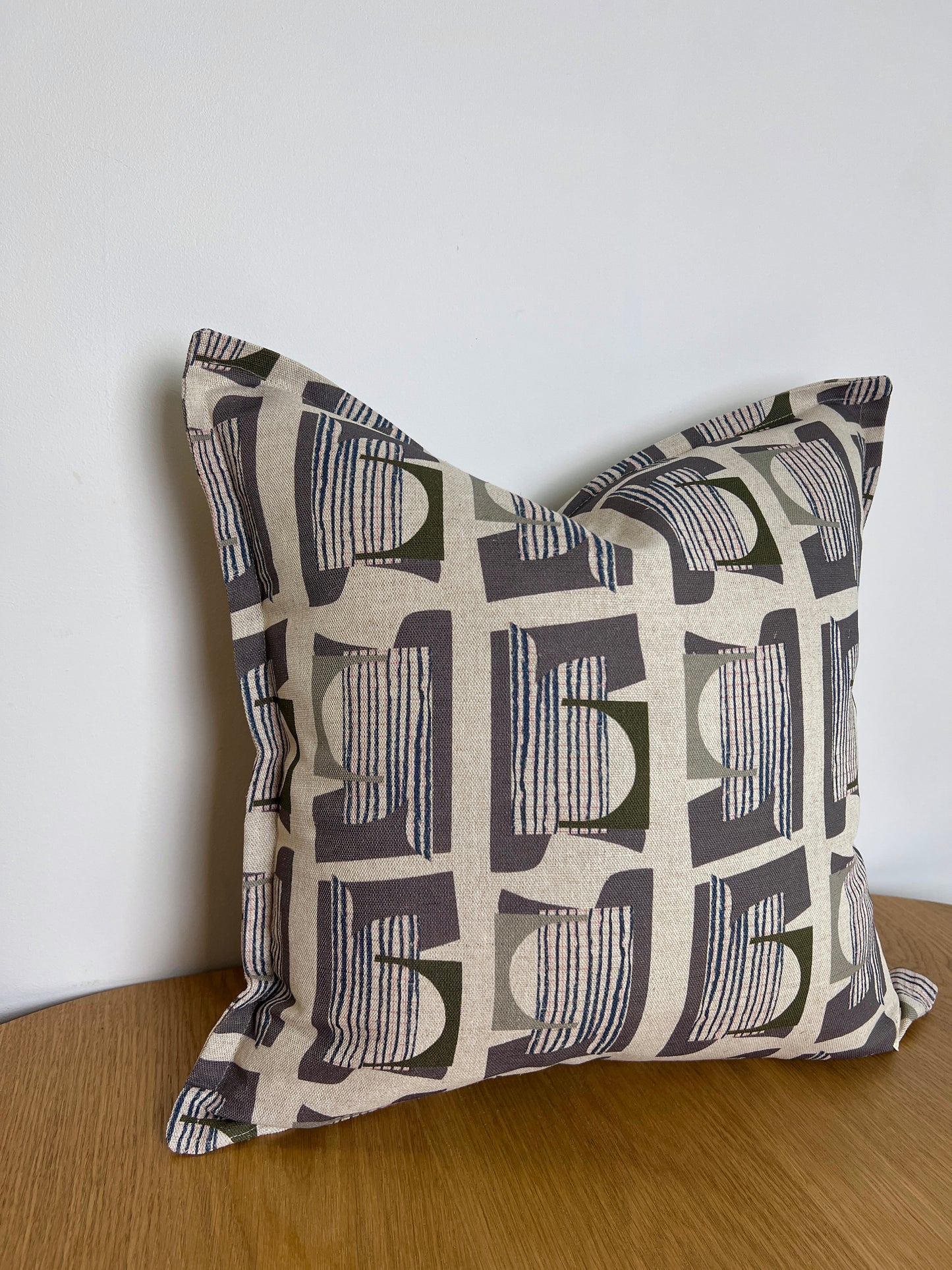 Mirren - Fig linen cushion