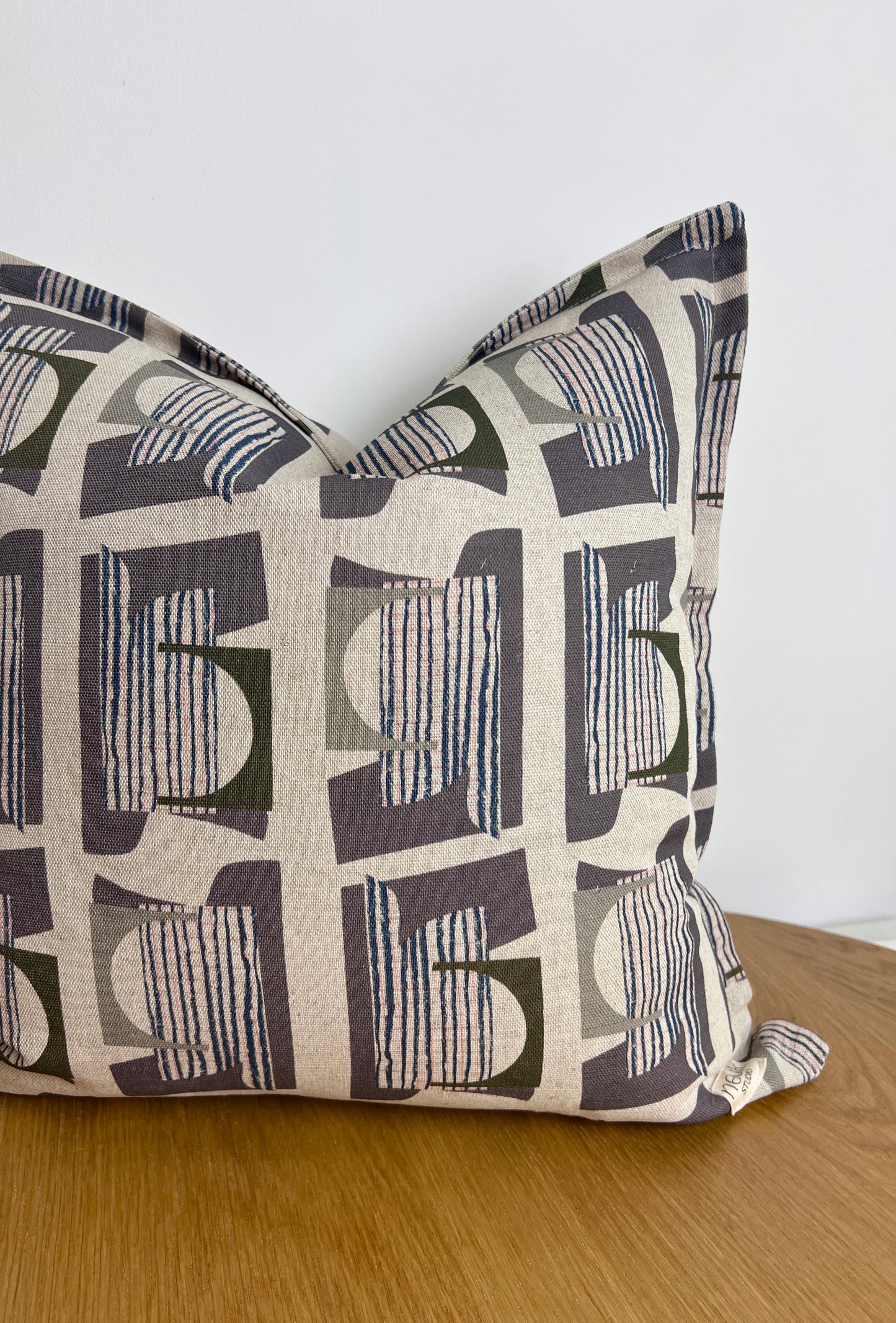 Mirren - Fig linen cushion