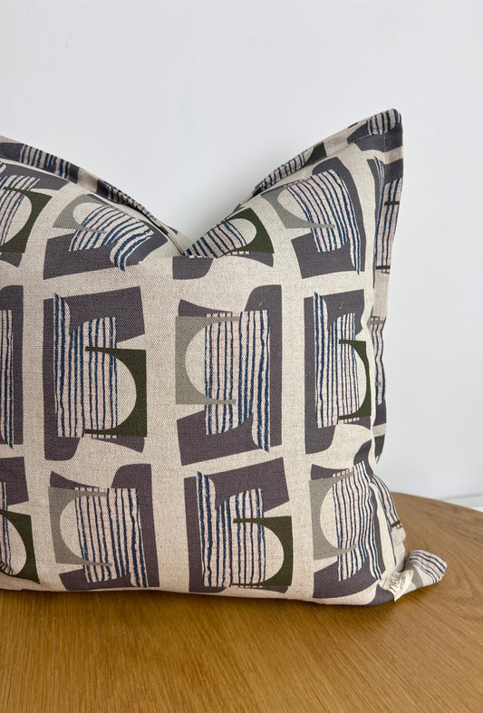 Mirren - Fig linen cushion