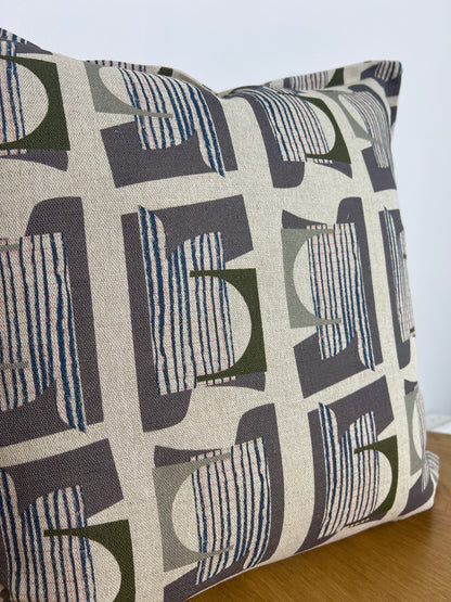 Mirren - Fig linen cushion